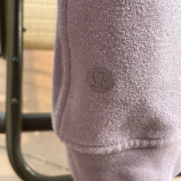 Lululemon Women’s Sweatshirt, size 6 - Picture 3 of 5